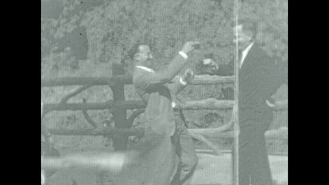 1920s: men in suit jackets and neckties hold mugs of beer up high, stagger Vidéo 101125892