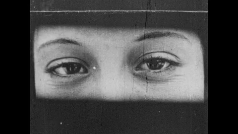 1920s: Woman's eyes.  Animation.  Lines move from eye to brain. Stock Footage