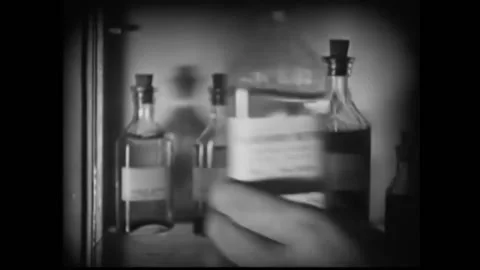 1922 - In this silent comedy, a man throws a rag with chloroform on a dog�s head Vídeos de archivo 226601112