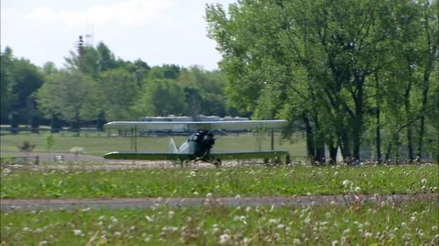 1927 Swallow Landing 動画素材 84121275