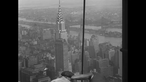 1930 - Construction workers working on the Empire State Building have a good Stock Footage 128985801