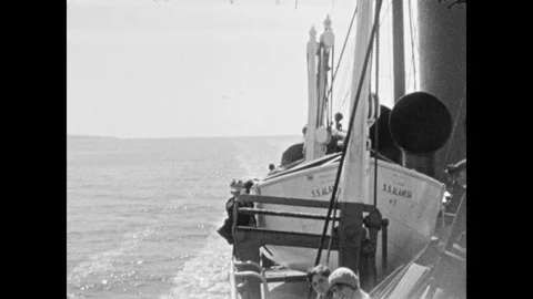 1930s: ALASKA: crew launch boat from deck of ship Vidéo 87724052