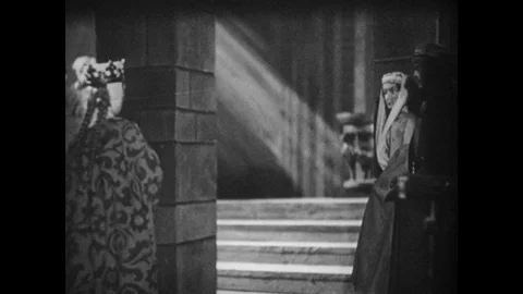1930s: Animated, king and queen walk through door, others follow / King and Vidéo 74940862