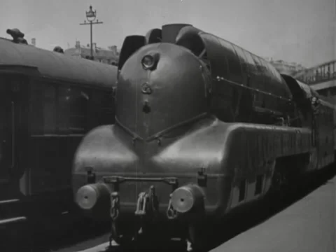1930s: Modern streamline train Stock Footage 229828605