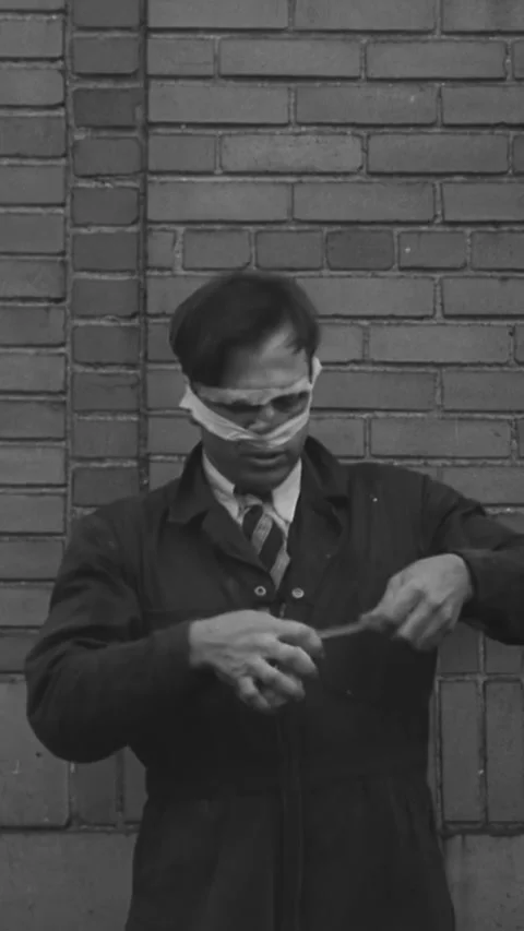 1932 - A daredevil puts on a parachute to prepare for jumping off a bridge. 스톡 동영상 287571791