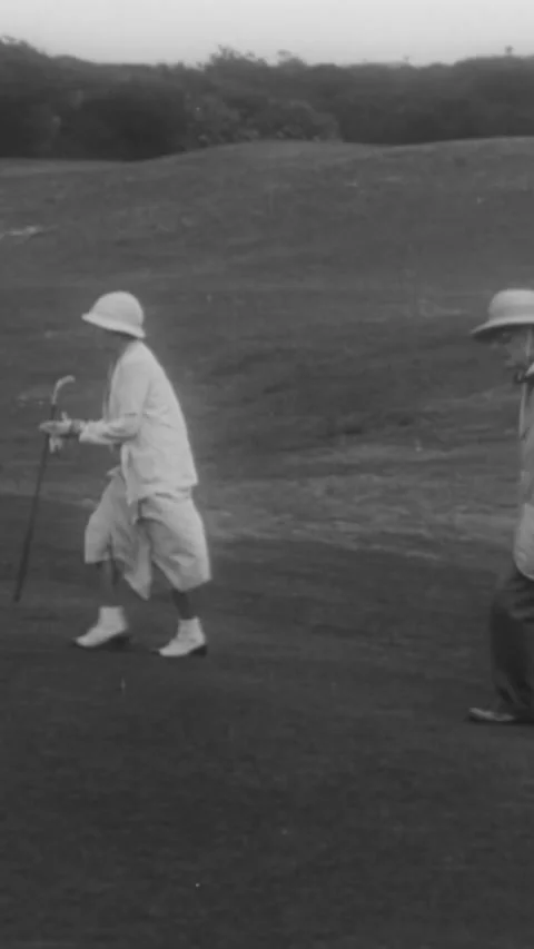 1935 - John D. Rockefeller goes golfing on his 96th birthday, dodging the press Vidéo 287585725