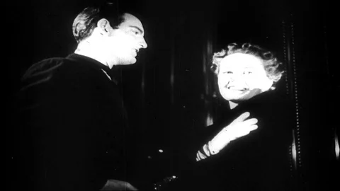 1939-Couple / Speaking / USA / 1939 Stock Footage