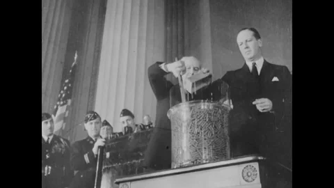 1940 - In this documentary directed by Frank Capra, a musical montage shows the 動画素材 136194160