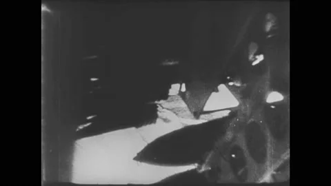 1940s: Buildings burn on fire. Squadron of bombers. Bombs are dropped. Vídeos de archivo 140892286
