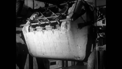 1940s - Chemists perfect the viscose process for manufacturing rayon in a lab Video stock 155855421
