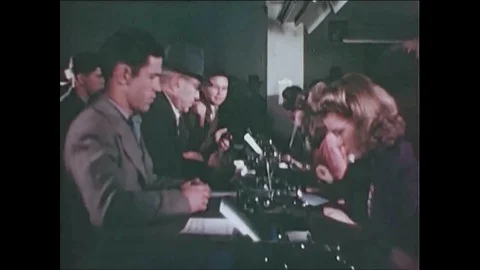 1940s - New shipyard workers join the union, buy war bonds, are informed about Vídeos de archivo 86407334
