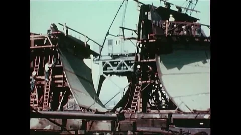 1940s - Ship sections are lowered into place. Vídeos de archivo 86407375