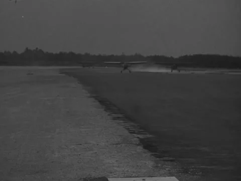 1940s: Three planes take off in formation Video stock 231815781