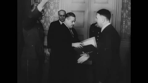 1944 - Adolf Hitler meets with foreign diplomats in Budapest, Hungary. Vidéo 226614477