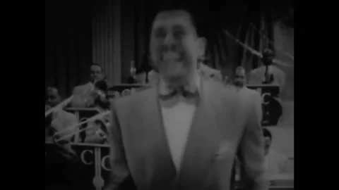 1944 - Cab Calloway begins singing "Foo A Little Bally-Hoo" backed by his Vidéo 246362435