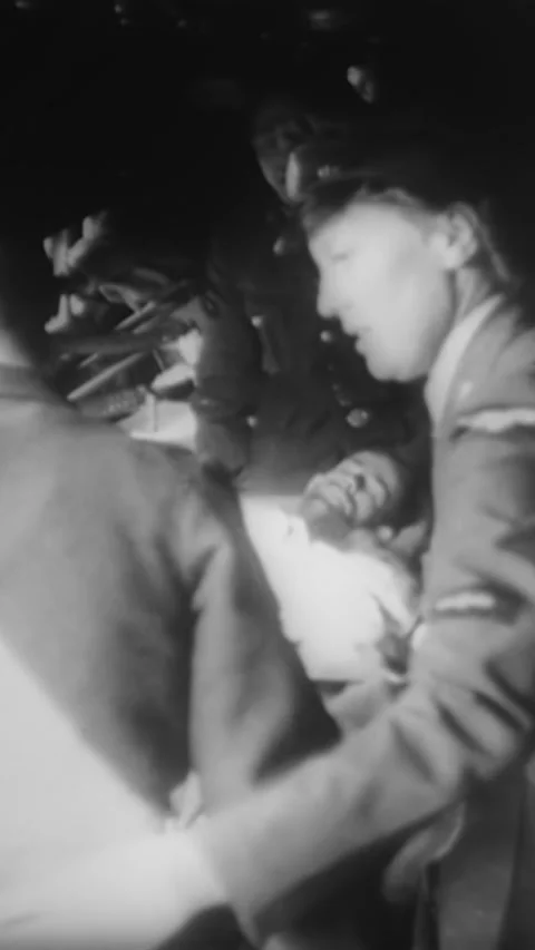 1944 - The process of making penicillin for the US Army is begun. 库存影片 287576133