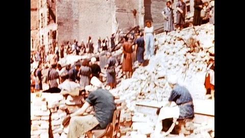 1945-TrÙmmerfrau / Berlin / 1945 Stock Footage 77824965