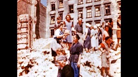 1945-TrÙmmerfrau / Berlin / 1945 Stock Footage
