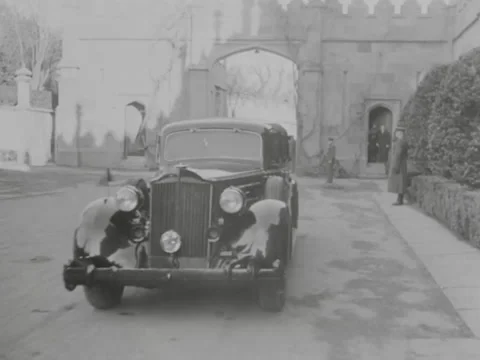 1945 - Yalta: Motorcade pulls into Vorontsov Palace Stock Footage 221442402