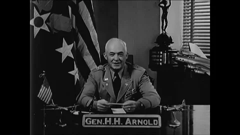 1946 - General Henry Harley Arnold sells bonds and talks about the United States Vidéo 85959372
