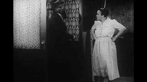1948 - In this race comedy, leap year foils a collector's plot to get money. Vídeos de archivo 203757129