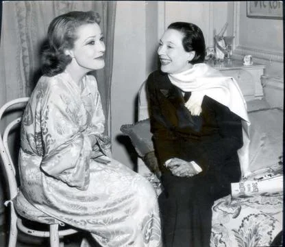 1950 One Of Paris's Leading Actresses Arletty (r) (died 7/1992) Came To London Y Stock Photos