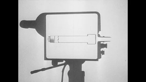 1950s: UNITED STATES: schematic of electronic picture tube. Conversion of light Vidéo 82274338