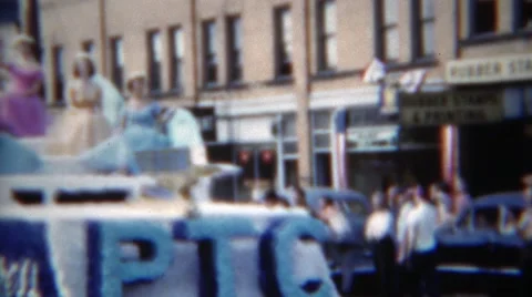 1951: PTC Century of Progress Parade Float in Erie, Pennsylvania Stockbeeldmateriaal 58464508