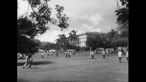 1952 : Students and teachers roam the campus of the University of as a Stock Footage