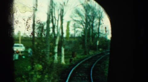 1953:CONNECTICUT USA.Countryside From The Inside A Train Engine 库存照片