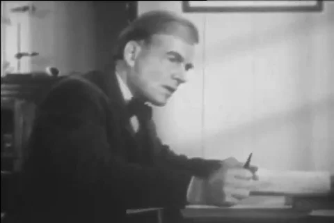 1954 - Dr. Howard Florey develops penicillin by using the scientific method. 스톡 동영상 99672477