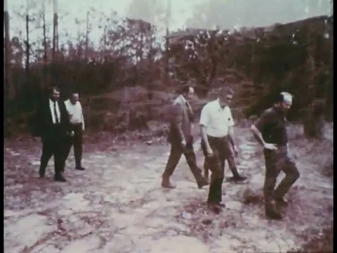 1960- Men meet at a plot to be used as a landfill in the future. Vídeos de archivo 79454686
