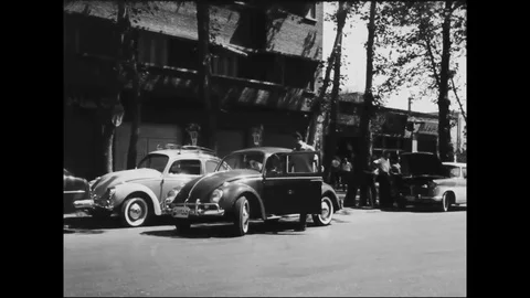 1960 - A speeding car is pulled over in Iran. Vídeos de archivo 122528195