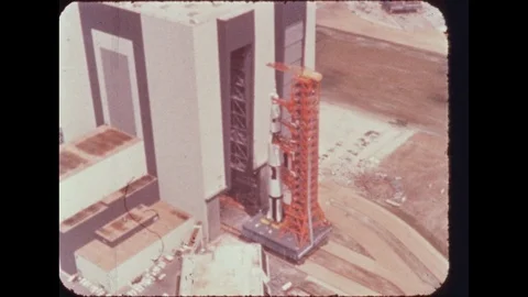 1960s: Building.  Rocket on launch pad. Vídeos de archivo 113944548