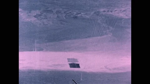 1960s: Desert, atomic bomb explodes, mushroom cloud rises. 스톡 동영상 159489659