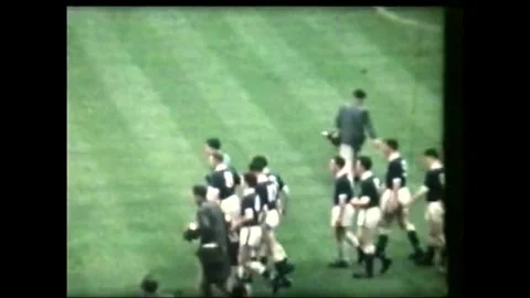 1961 FA Cup final Tottenham Hotspur and Leicester City post match celebratio Vídeos de archivo 328256573