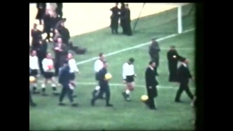 1961 FA Cup final Tottenham Hotspur and Leicester City teams enter Wembley C Vídeos de archivo 328256590
