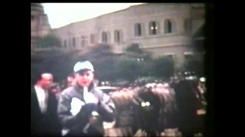 1961 FA Cup final Tottenham Hotspur and Leicester City crowds entering Wembl Vídeos de archivo 328256882