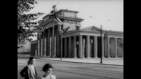 1961 RISE OF THE BERLIN WALL: construction work, citizens watch 스톡 동영상 77828105