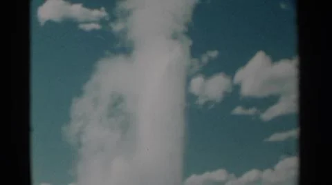 1961:CHEYENNE WYOMING.Explosive Volcano Exploding With The Thick Smoke In The Foto stock