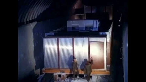 1963 An inspector inspects the progress on the building of Camp Century, and Vídeos de archivo 115375048