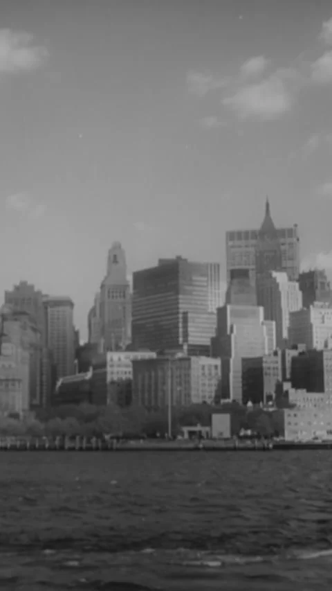1965 - New York City slowly gets back to normal after a thirteen hour power Vídeo Stock 287579110