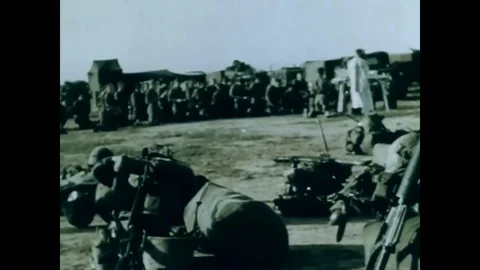 1965 - Before returning to their various posts in the field, American soldiers 스톡 동영상 92801752