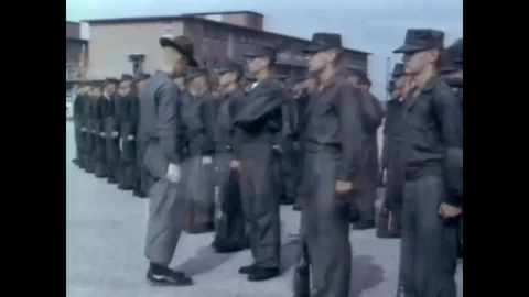 1966 - A drill instructor yells at a recruit with a dirty 7.62mm, M14 Rifle Vídeos de archivo 83417779