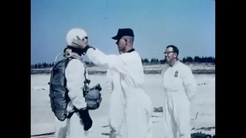 1966 - A jump master inspects his soldiers to make sure their parachute packs Stockbeeldmateriaal 83083444