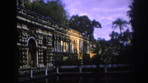 1966:SPAIN. An Old Aztec Structure Surrounded By Beautiful Green Palm Trees Fotos de archivo