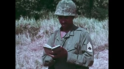 1967 - Antimalarial medication is distributed to soldiers by a field sanitation Vídeo Stock 82341781