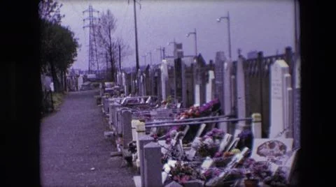 1967:CALAIS FRANCE. Ofrendas En Las Tumbas, Flores Para Recordar A Los Stock Photos