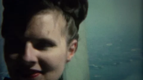 1968: Women atop Empire State Building at Same Height as Blimp, New York Stockbeeldmateriaal 59084187