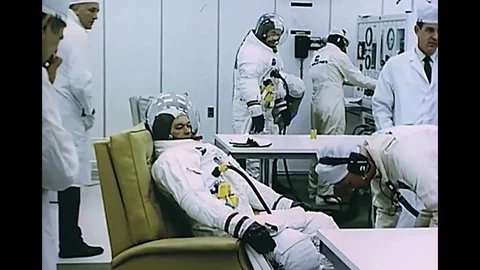 1969 - The crew of the Apollo 11 is driven to the launch pad. Vídeos de archivo 86908657
